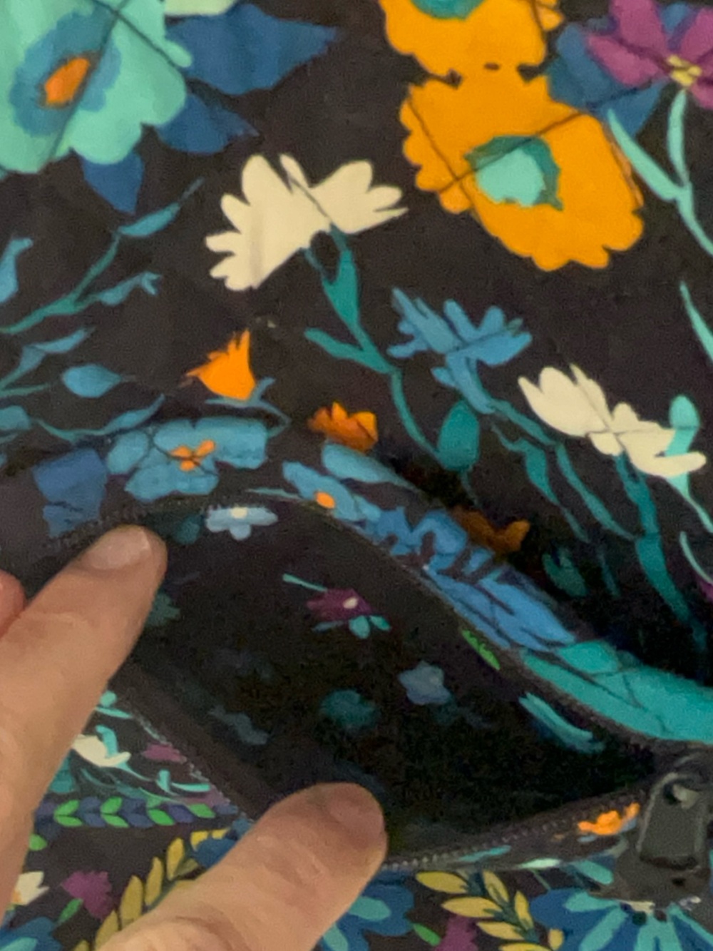 Vera Bradley Tote in the retired "Midnight Blues" pattern - Picture 7 of 10